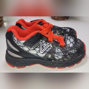 NEW BALANCE Red Snake Camouflage Running Walking Boys Athletic Shoe Baby SIZE 5